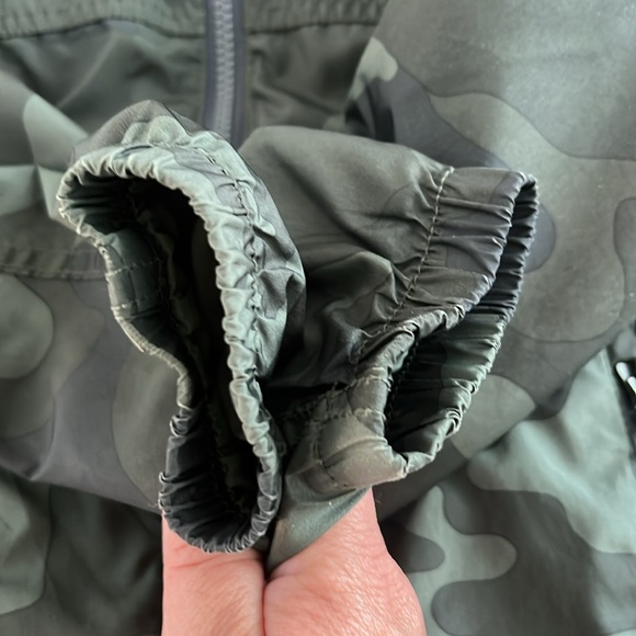 Gap Kids camo windbuster size S - Picture 10 of 13